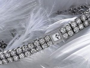 dong-ho-Jaeger-LeCoultre-Joaillerie-101-Manchette-1